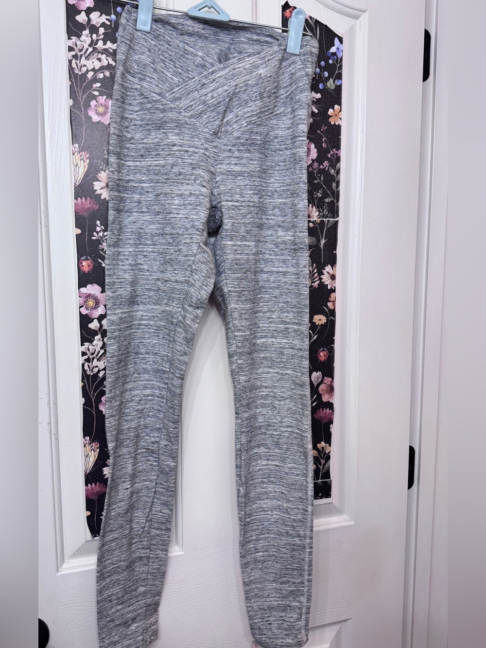 PINK Victoria's Secret Light Grey Marled Knit Crossover high waisted work out